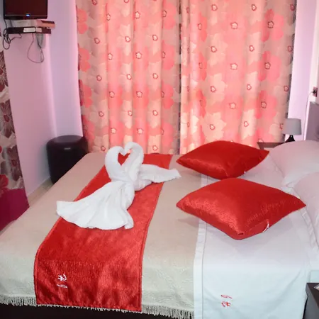 Jolly Center 3* Tirana