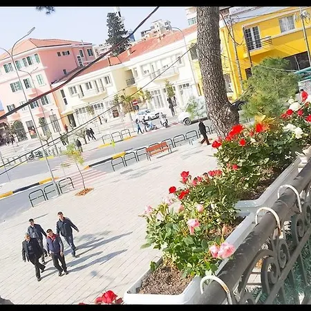 Jolly Center 3* Tirana