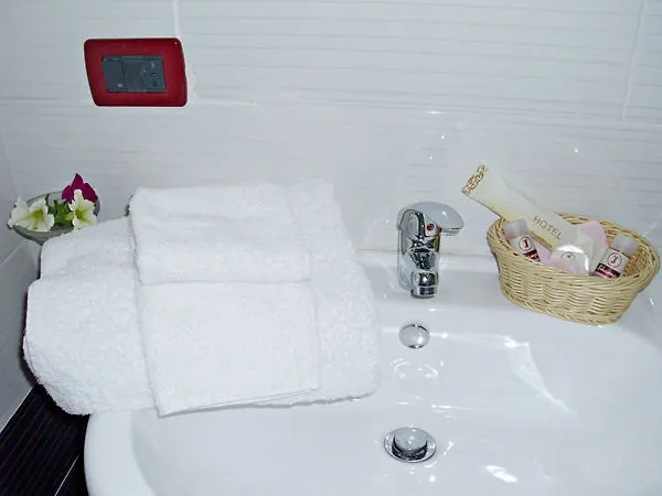 Jolly Center Hotell Tirana