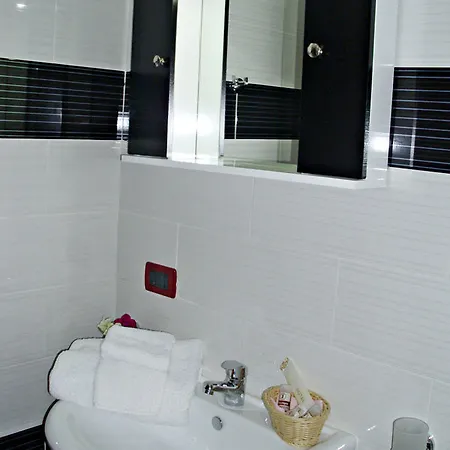 Jolly Center 3* Tirana